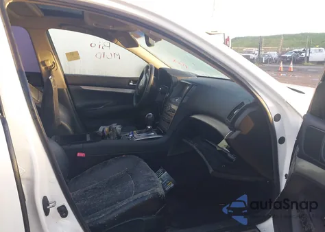 2013 Infiniti G37 Journey z USA, uszkodzony, nr VIN JN1CV6AP4DM303961